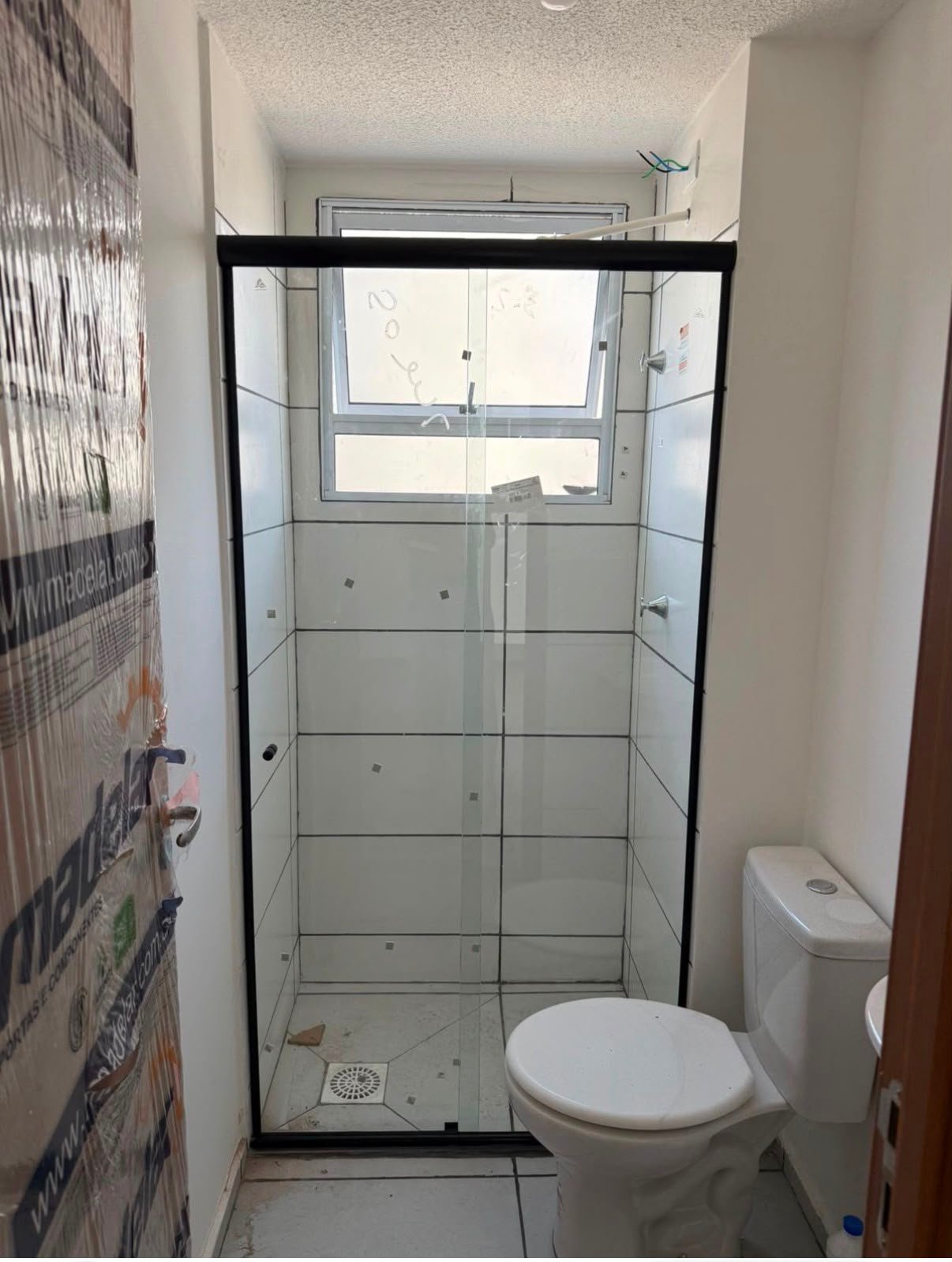 Box de vidro instalado em banheiro em Teresina