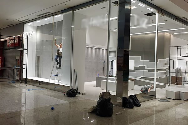Obra de loja com vitrine de vidro em Teresina